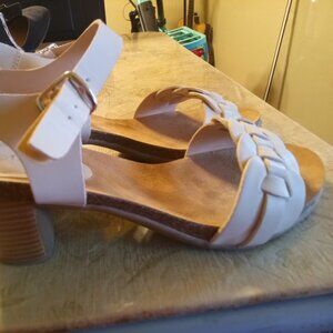 Womens size 11 cream white sandal heels